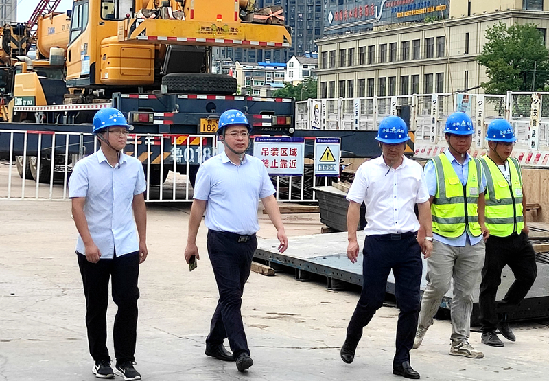 公司黨委書記、董事長錢申春到軌道3號線南延2標(biāo)項目檢查指導(dǎo)