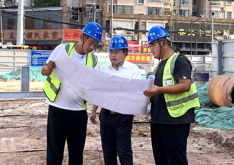 公司黨委書記、董事長錢申春到機場S1線先行段調(diào)研安全生產(chǎn)工作