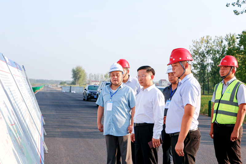 六安市交通運輸局黨組書記、局長朱宏赴S244-03標調研指導工作 (2)