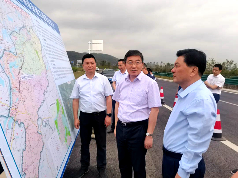 池州市委副書記、市長(zhǎng)朱浩東到G318池殷改建01標(biāo)督導(dǎo)檢查